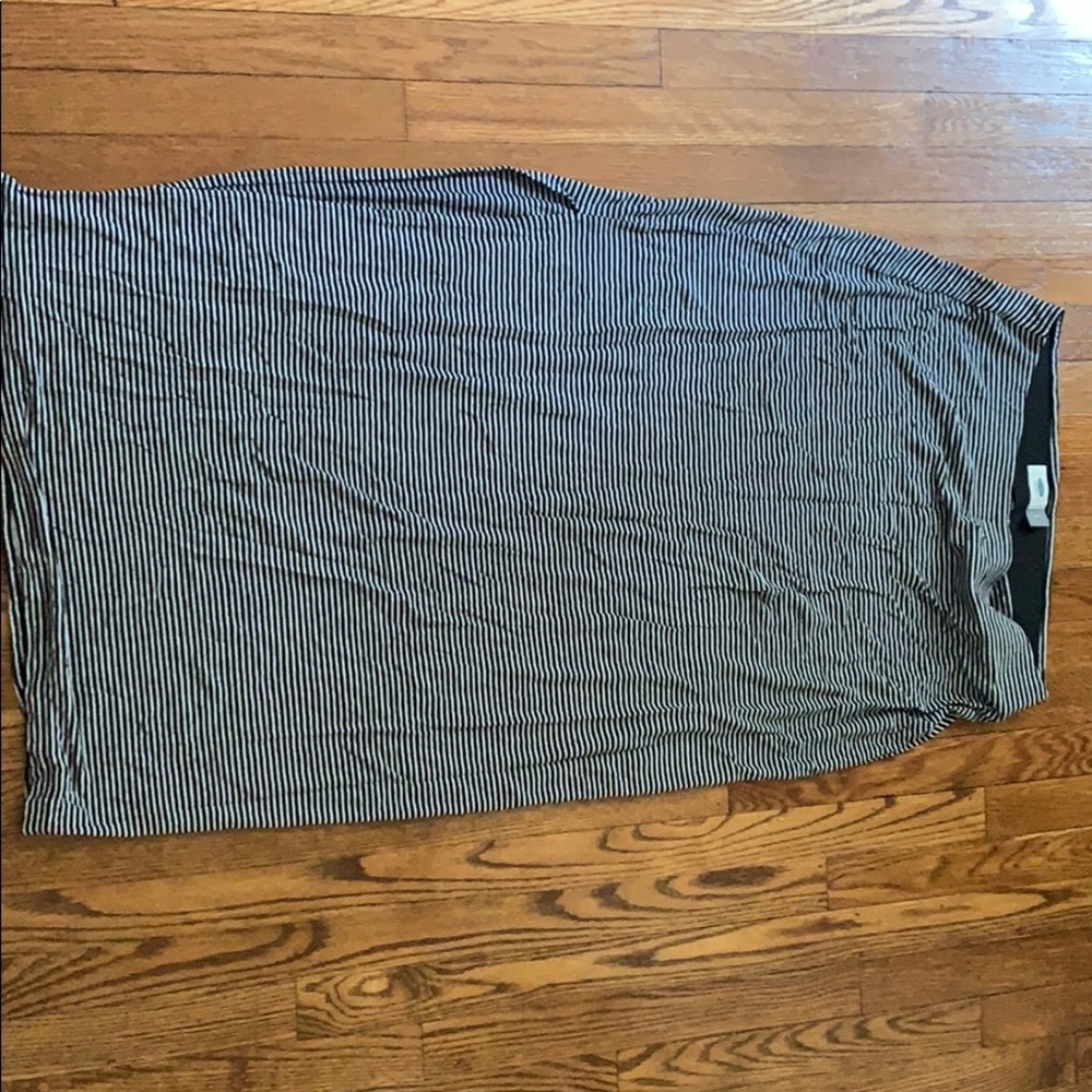 Size L black and white stripped maxi skirt
